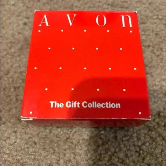 Vintage Avon Christmas Ornament- Holly Jolly Cow With Wreath And Bell Roughly 3” - Picture 1 of 6